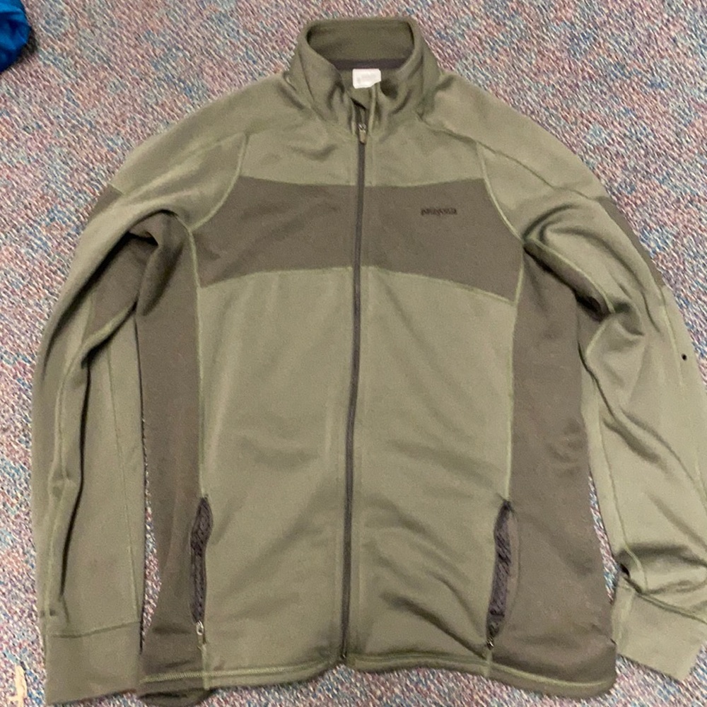 PATAGONIA JACKET. LIGHTWEIGHT. STYLISH